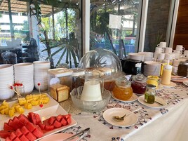 Daily buffet breakfast (THB 200 per person)