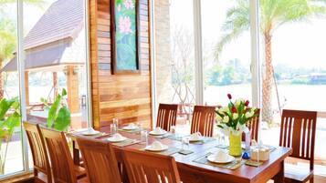 Daily buffet breakfast (THB 200 per person)