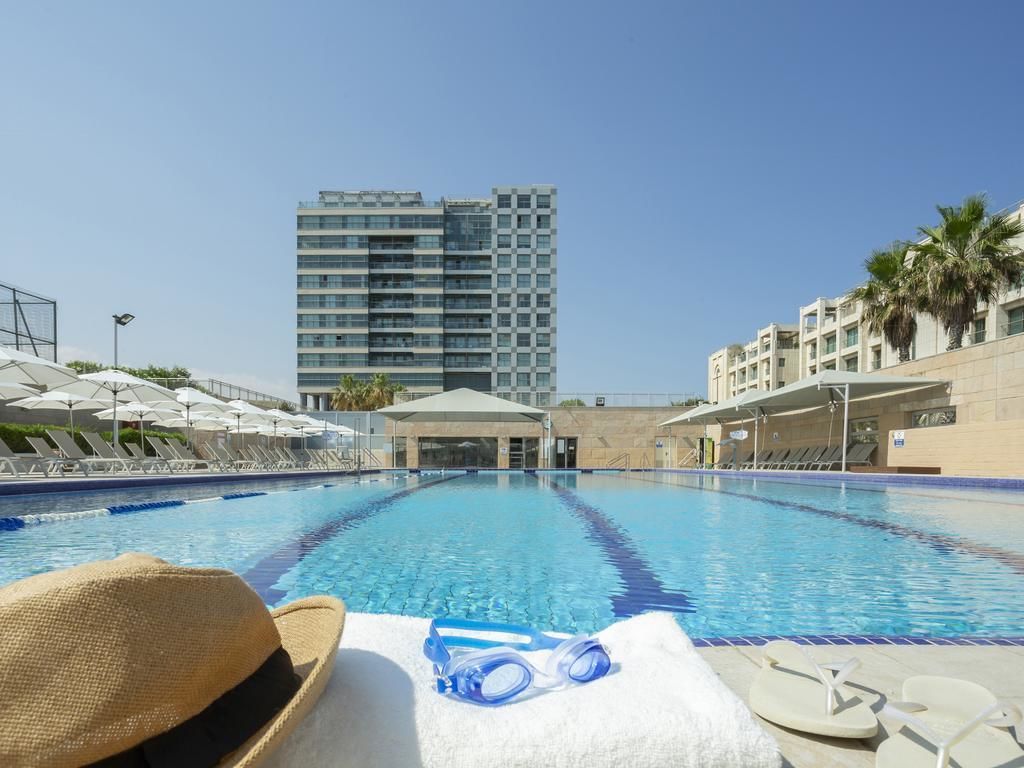 Kolam renang outdoor musiman