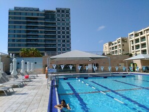 Piscina externa sazonal