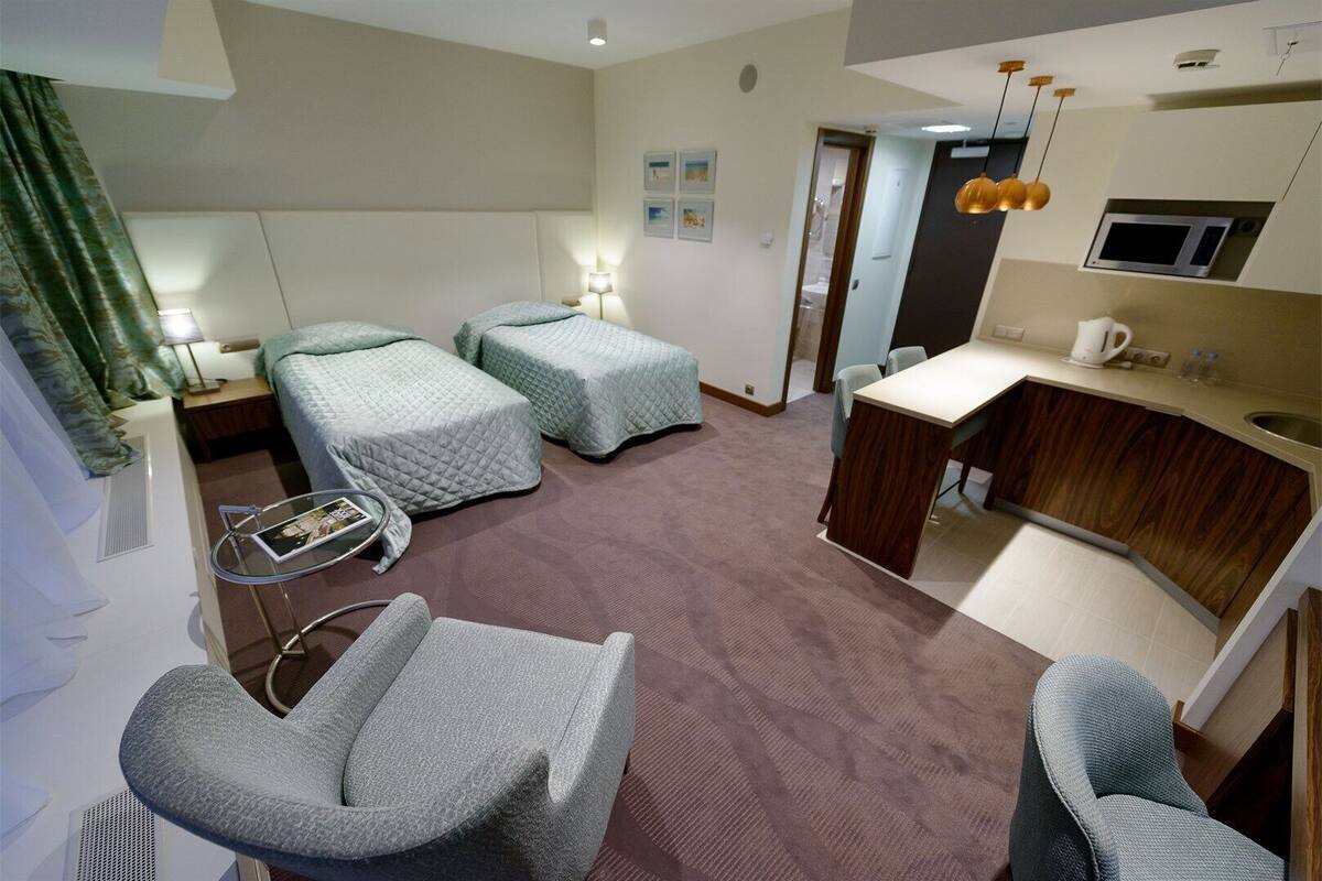 Business Studio (Twin Studio)