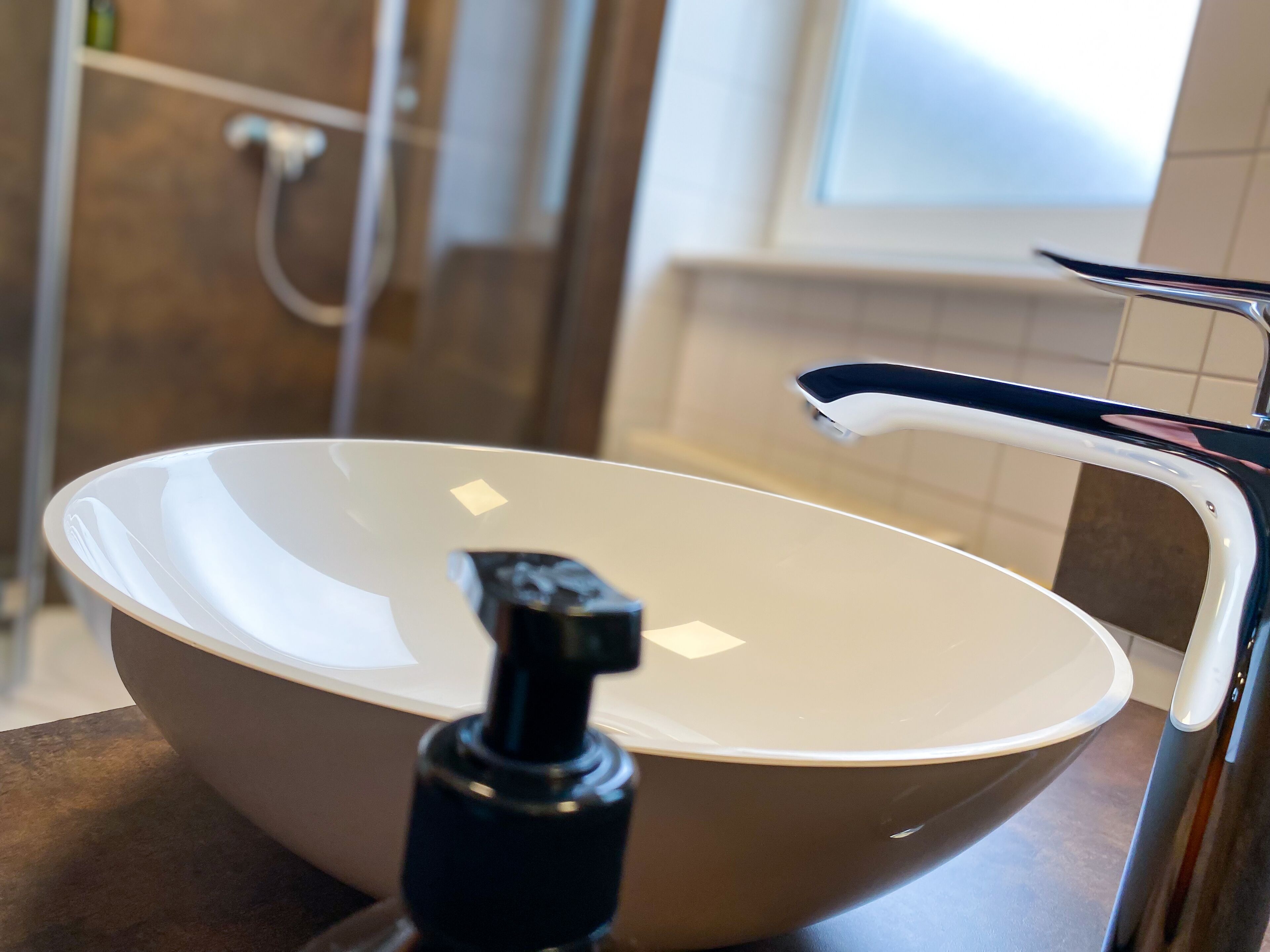 superior double room | bathroom | shower, towels