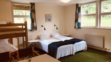 1 habitación, escritorio y cortinas blackout