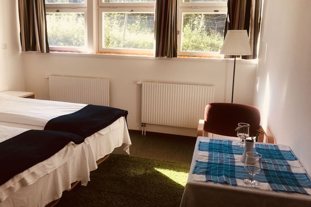 Comfort Twin kamer | 1 slaapkamer, een bureau, verduisterende gordijnen