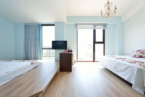 尊榮四人房, 1 間臥室 | 高級寢具、羽絨被、舒適加層、書桌