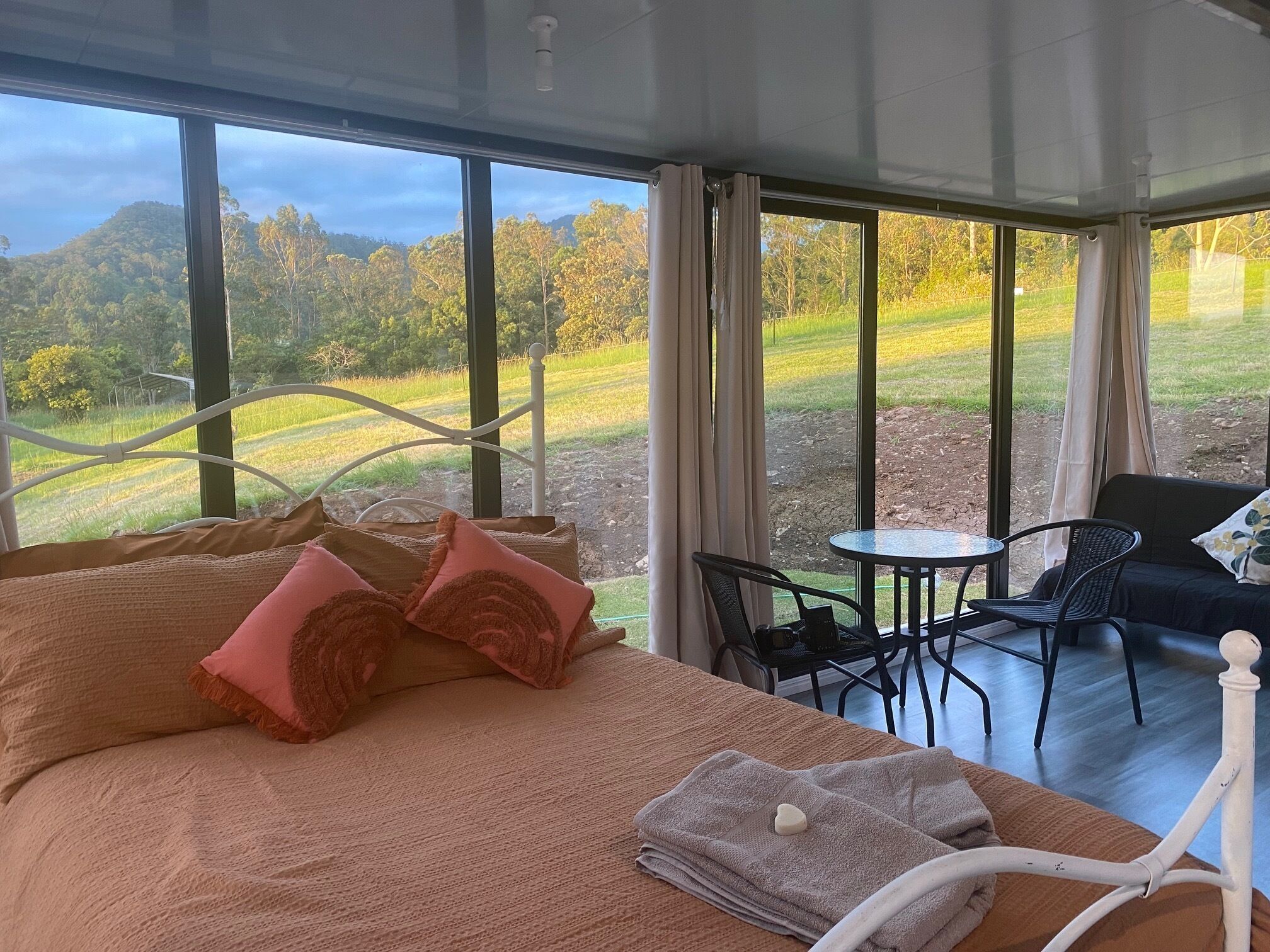 尊贵小屋 | 客房内保险箱、特色装修、熨斗/熨衣板、床单