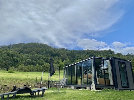 Premier Cabin | In-room safe, individually decorated, iron/ironing board, bed sheets