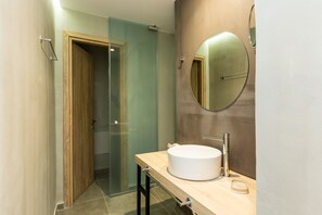 Superior Triple Room | Bathroom