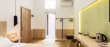 Egyptian cotton sheets, premium bedding, in-room safe, desk