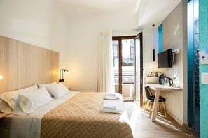 Egyptian cotton sheets, premium bedding, in-room safe, desk