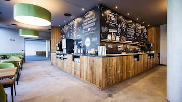 Petit déjeuner buffet (15.00 EUR par personne)