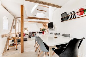 Refrigerador, microondas, placa de cocina, lavavajillas