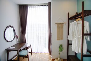 Deluxe Apartment, 2 Bedrooms, Pool Access, City View | Room amenity