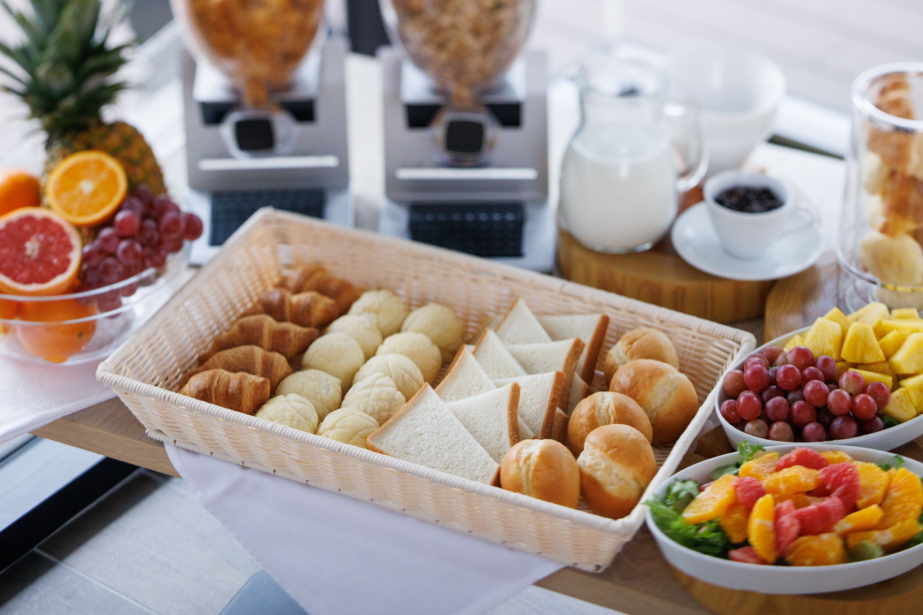 daily buffet breakfast (jpy 2030 per person)