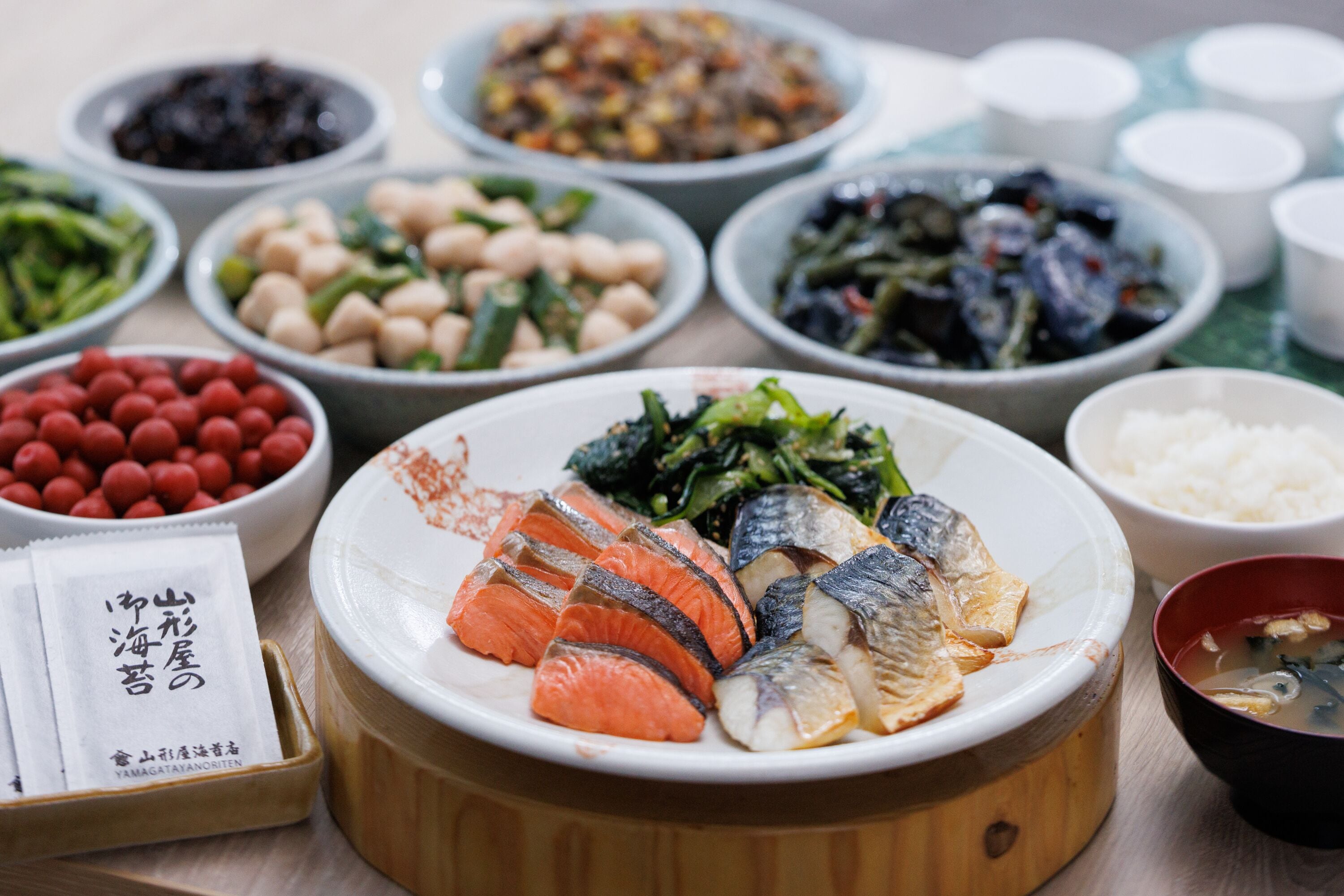 daily buffet breakfast (jpy 2030 per person)