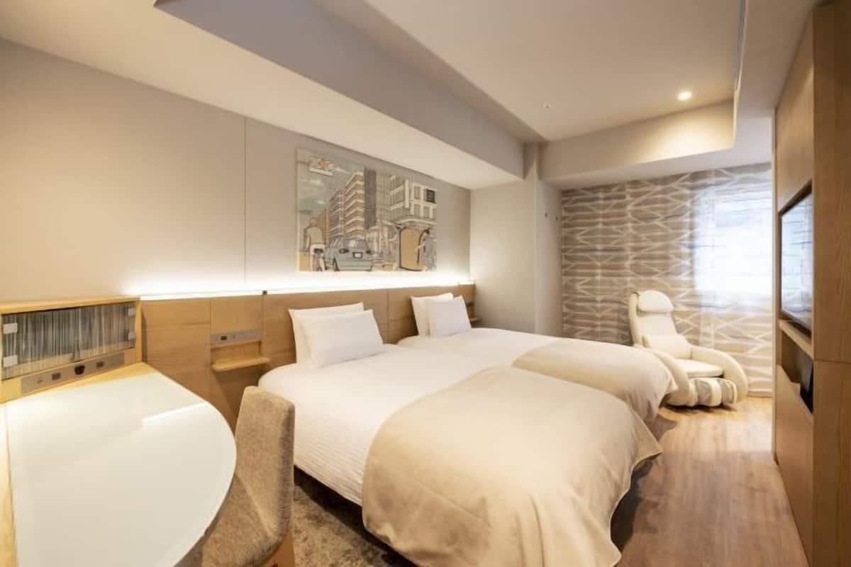 In-room safe, blackout curtains, free WiFi, bed sheets