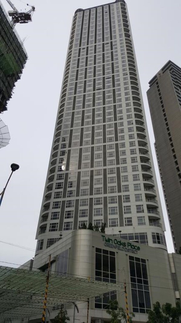 Exterior - Twin Oaks Place Units (Mandaluyong)