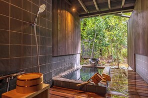Premium-Zimmer, Nichtraucher (Hot Spring Open-Air Bath(Wakamatsu)) | Badezimmer | Haartrockner, Hausschuhe, Handtücher, Seife