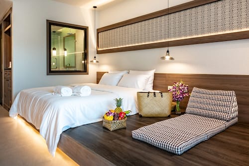 Premium bedding, Tempur-Pedic beds, minibar, in-room safe