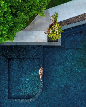 Outdoor pool, pool umbrellas, sun loungers - Anana Ecological Resort Krabi (Krabi)
