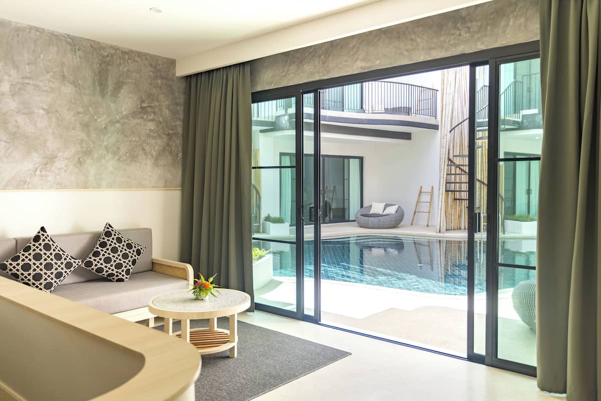 Estudi en suite executiu, 1 llit de matrimoni gran, terrassa, al costat de la piscina | Roba de llit d'alta qualitat, matalassos Tempur-Pedic i minibar