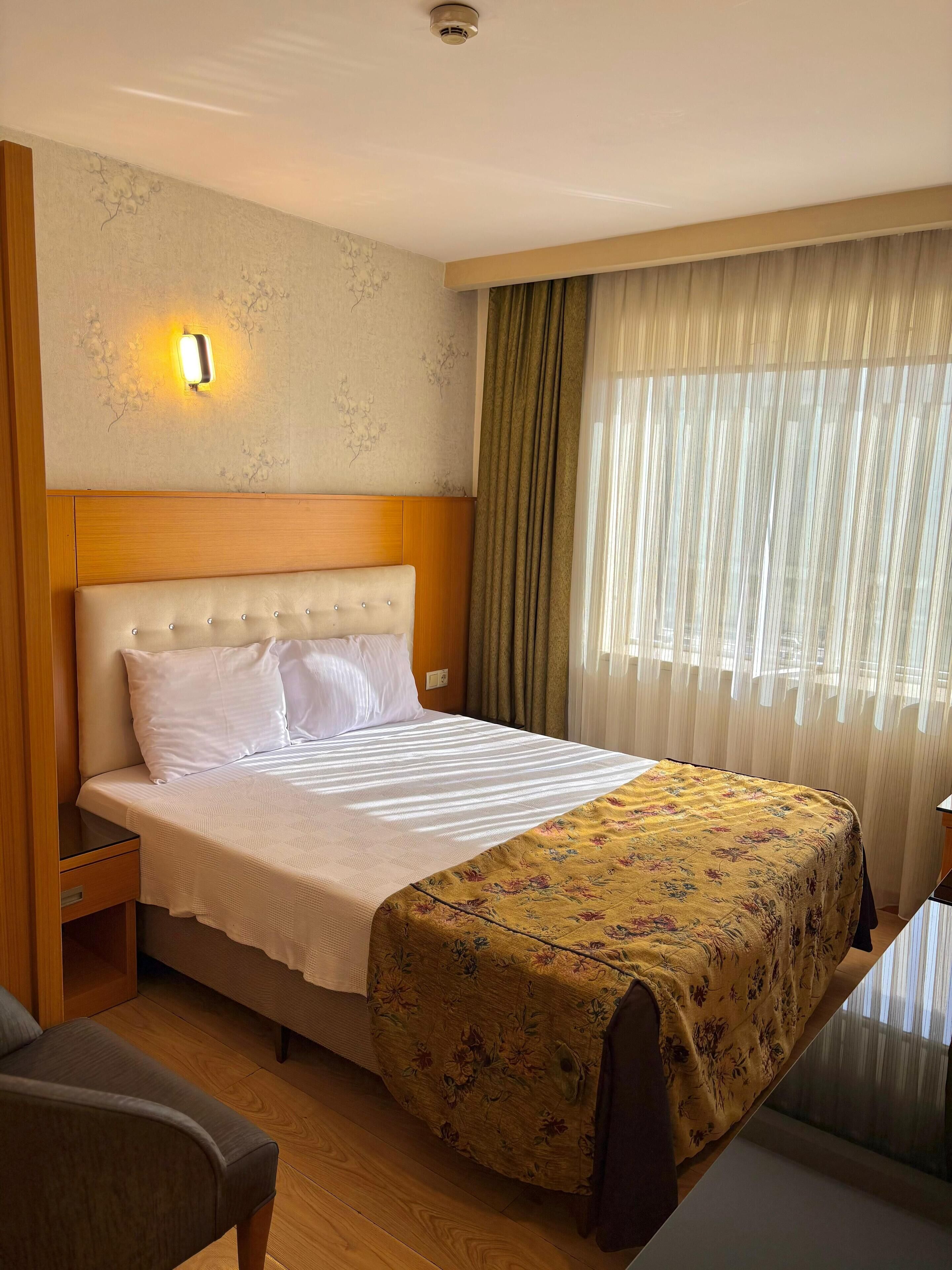 Premium bedding, pillowtop beds, free WiFi, bed sheets