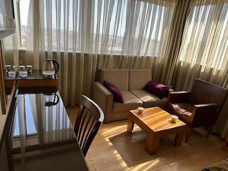 Premium bedding, pillowtop beds, free WiFi, bed sheets