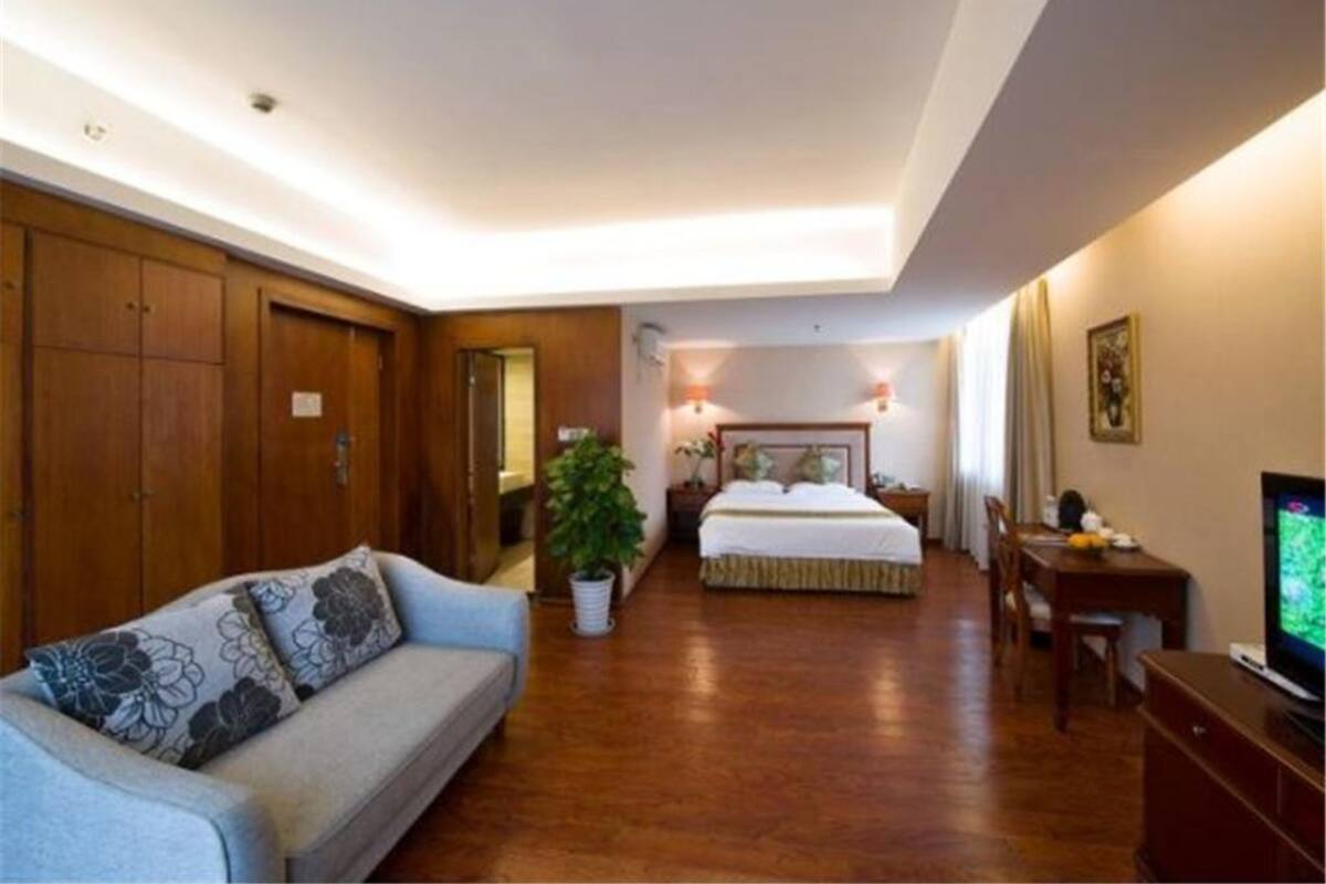 Business-Suite | Schreibtisch, Verdunkelungsvorhänge, kostenloses WLAN