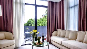 Egyptian cotton sheets, premium bedding, minibar, in-room safe