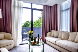 Llençols de cotó egipci, roba de llit d'alta qualitat i minibar 