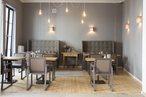 Ontbijtbuffet in het weekend (EUR 16 per persoon)