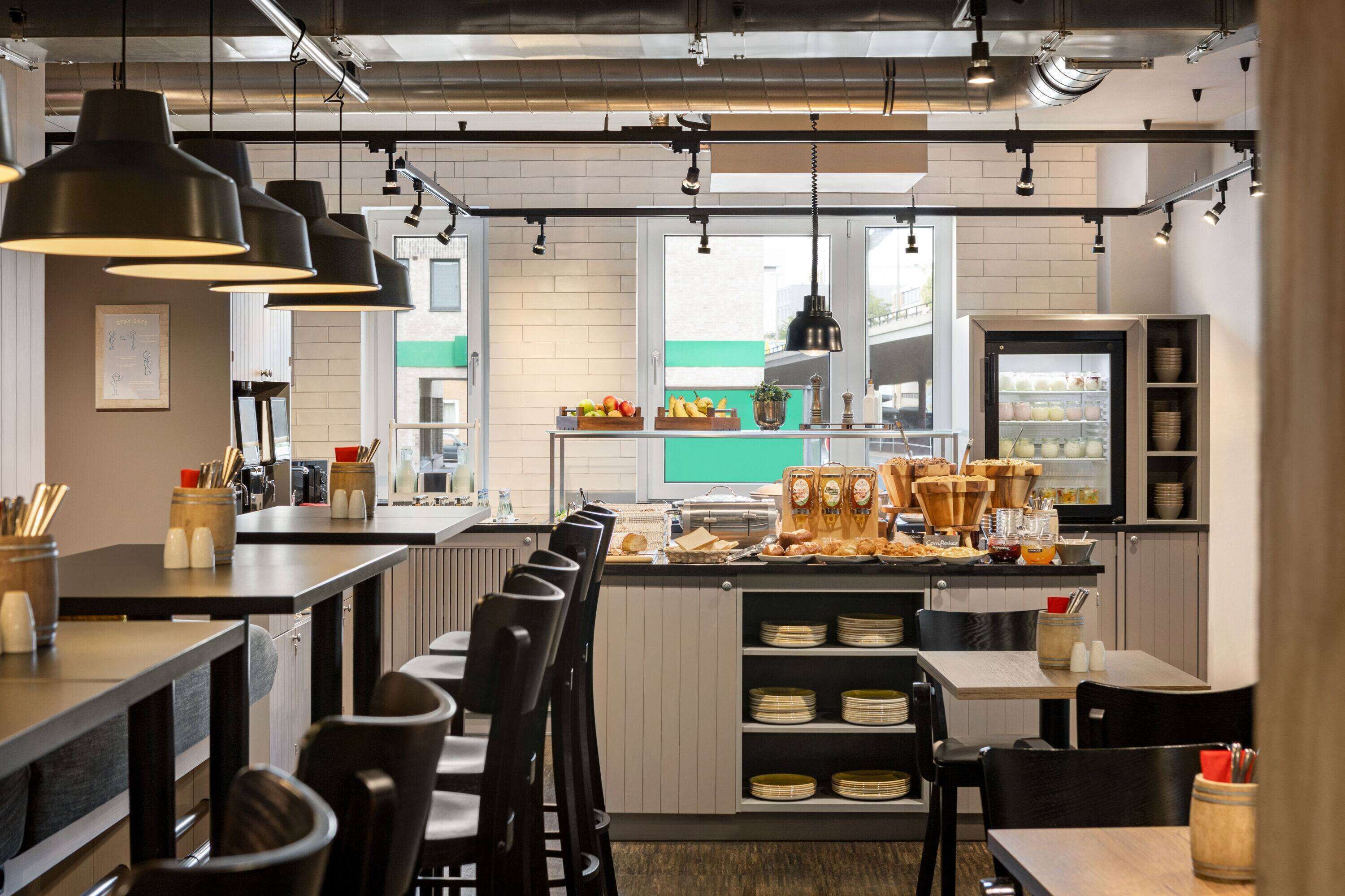 每日供应自助式早餐（每人 EUR 18.50）