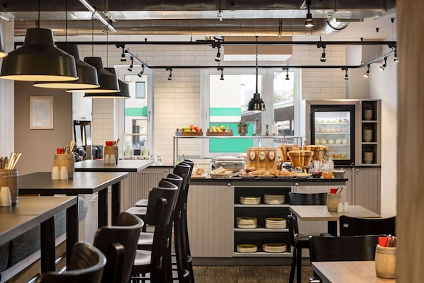 Tägliches Frühstücksbuffet (18.50 EUR pro Person)