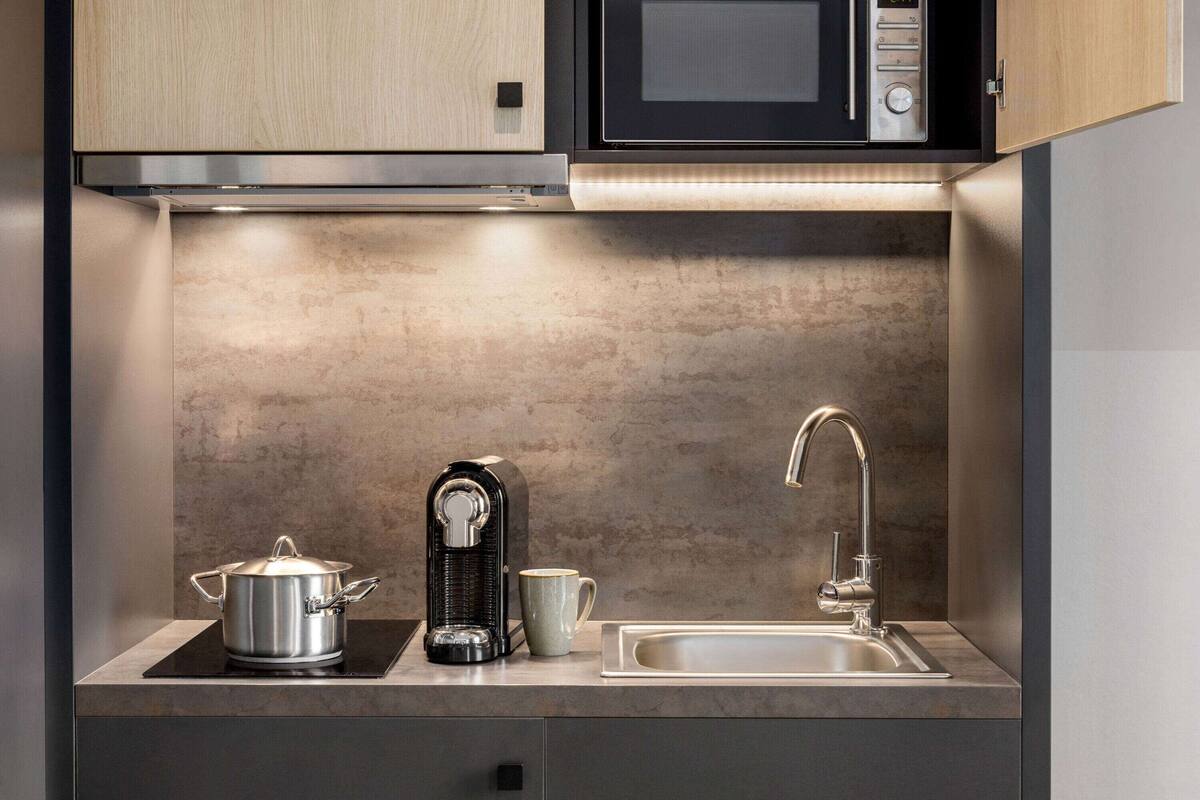 hypo-allergenic bedding, in-room safe, desk, blackout curtains