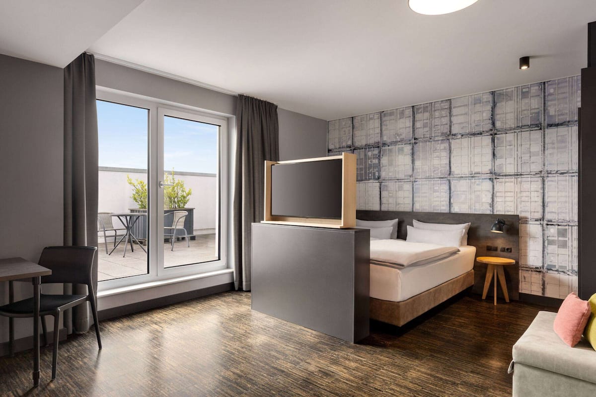 Studiosuite, 2 enkeltsenger | Allergitestet sengetøy, safe på rommet, skrivebord og blendingsgardiner