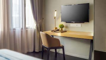 3 bedrooms, individually furnished, desk, laptop workspace