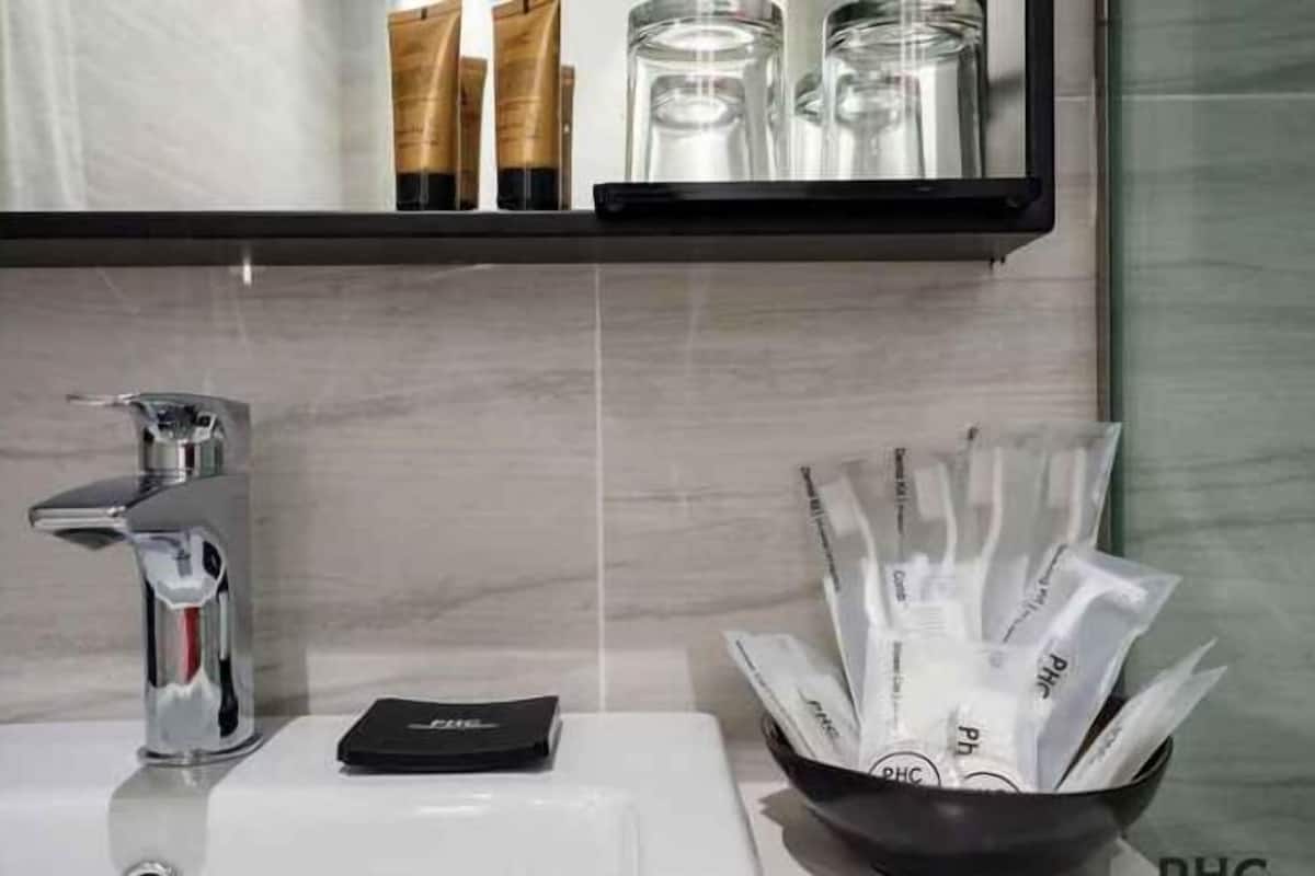 Bilik Mandi | Pancuran mandi, kelengkapan dandanan diri percuma, pengering rambut
