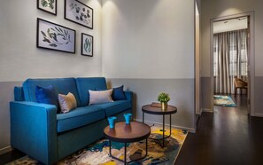 Télévision à écran plat, cheminée