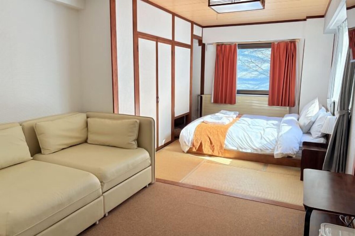 WiFi (free), bed sheets