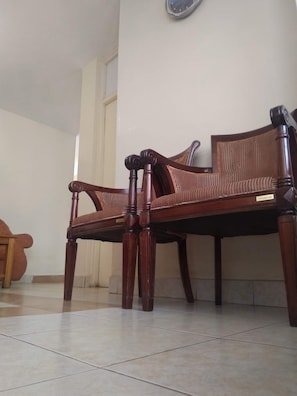 Desk, free WiFi, bed sheets - FPFK Guest House (Nairobi)