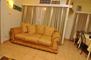 Lobby lounge - FPFK Guest House (Nairobi)