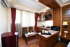 Deluxe Studio Suite, Balcony (Complimentary Airport Pick-up) | Private kitchen | Coffee/tea maker, electric kettle - Hotel Jampa (Kathmandu)