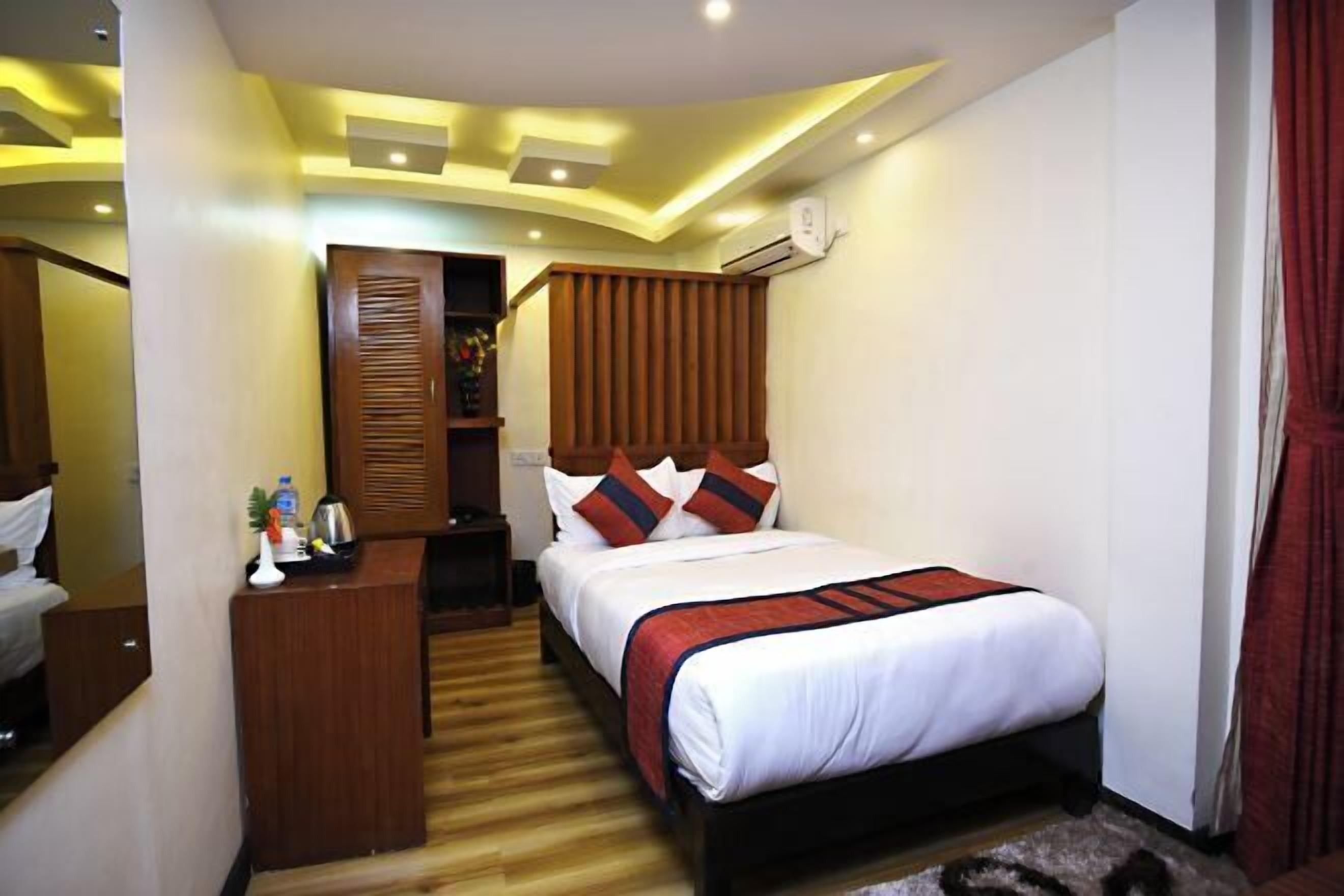 Ylelliset vuodevaatteet, äänieristys, silitysrauta/-lauta