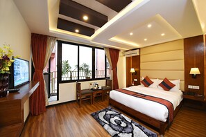 Deluxe Double Room, Balcony (Complimentary Airport Pick-up) | Premium bedding, soundproofing, iron/ironing board, free WiFi - Hotel Jampa (Kathmandu)