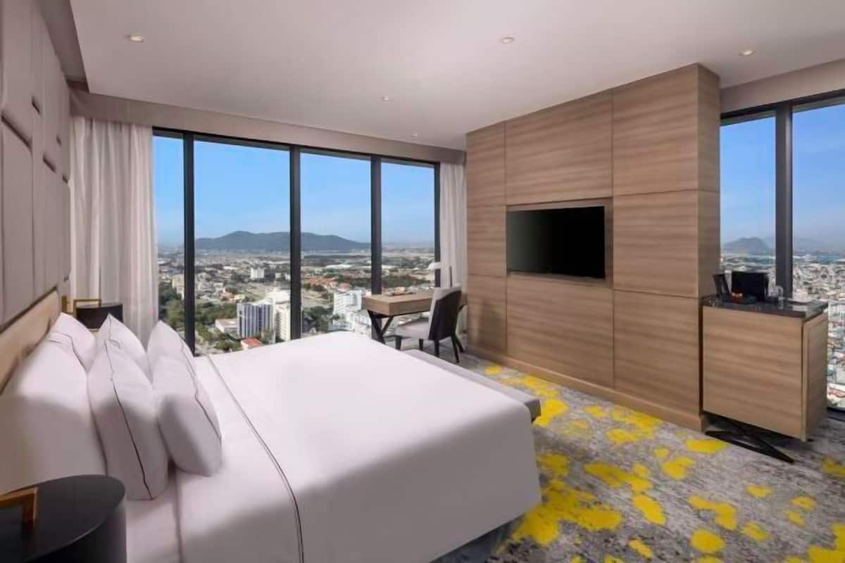 Minibar, in-room safe, desk, blackout drapes