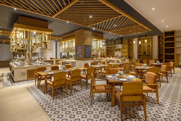 Bữa sáng buffet hàng ngày (260000 VND/mỗi người)