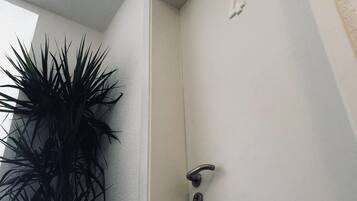 Shower, free toiletries