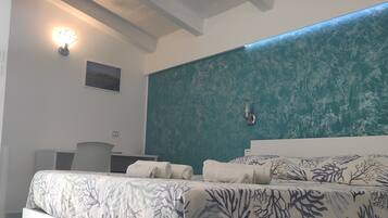 Comfort Double Room, City View (301) | Minibar, in-room safe, desk, iron/ironing board