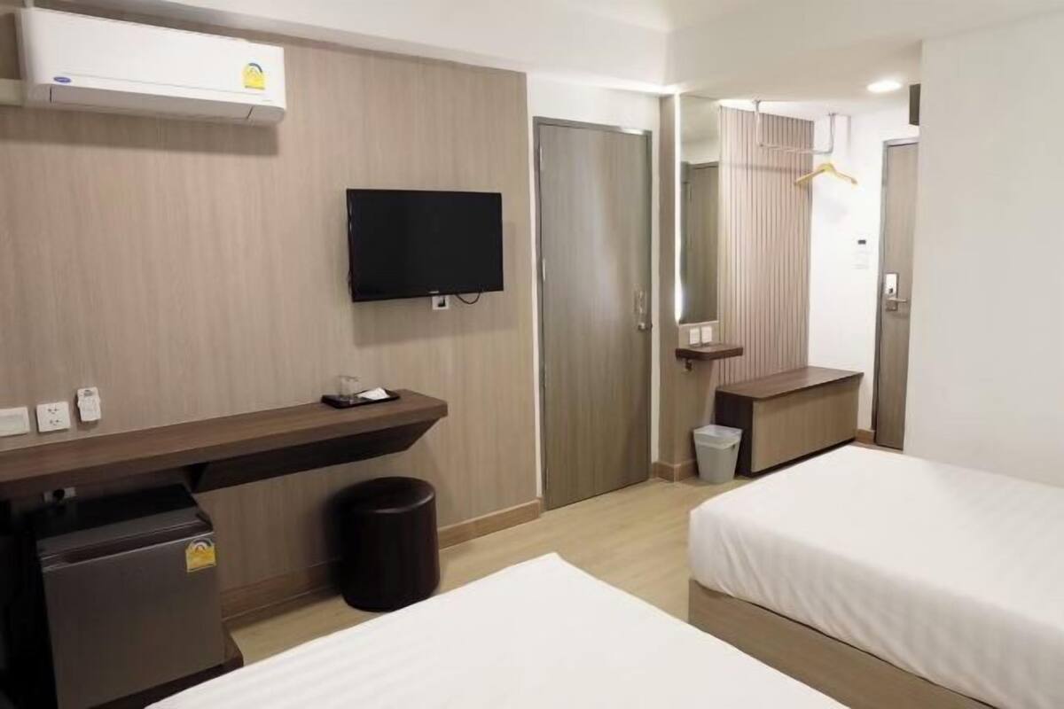 Free WiFi, bed sheets
