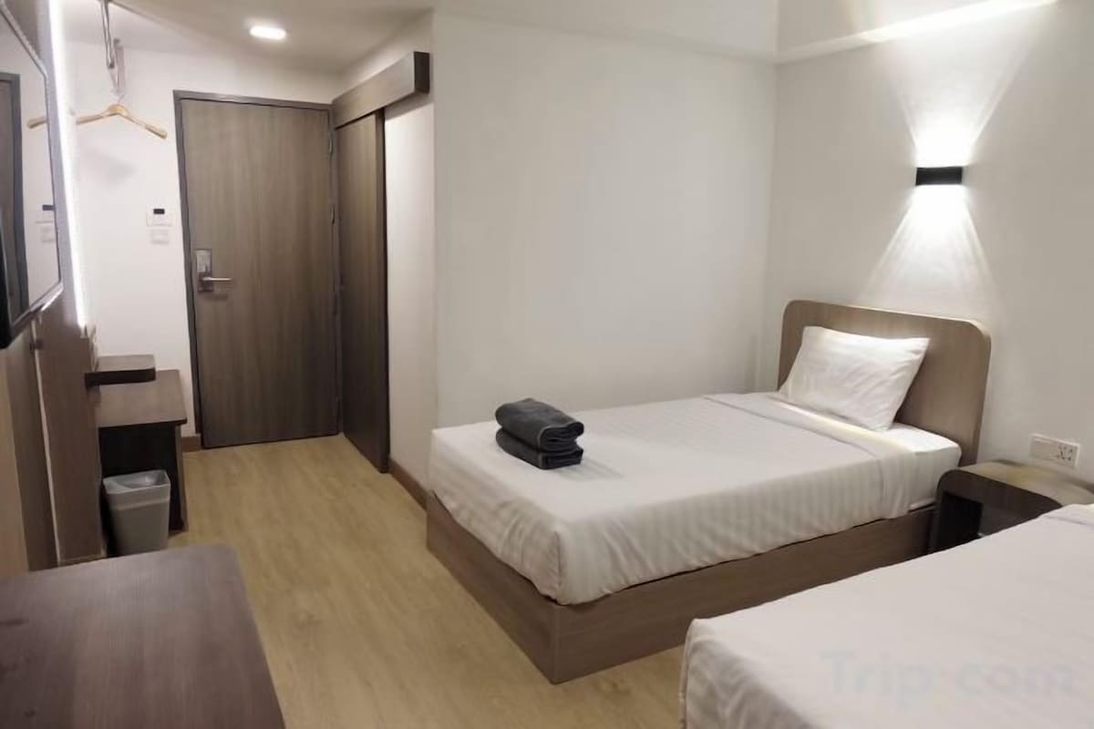 WiFi (free), bed sheets